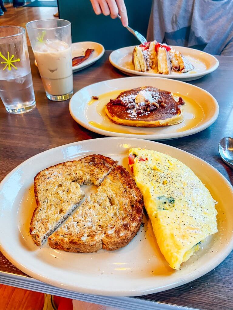 denver, colorado; snooze AM eatery, breakfast 