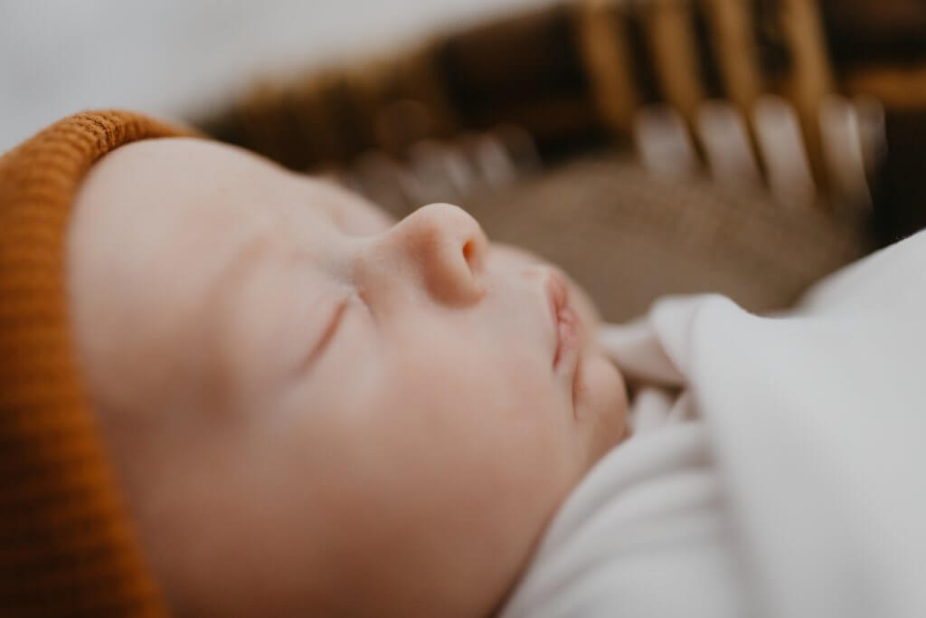 newborn photos, sleeping baby 