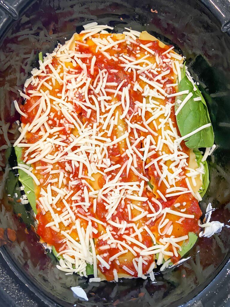 healthy crockpot lasagna with chicken and veggies 