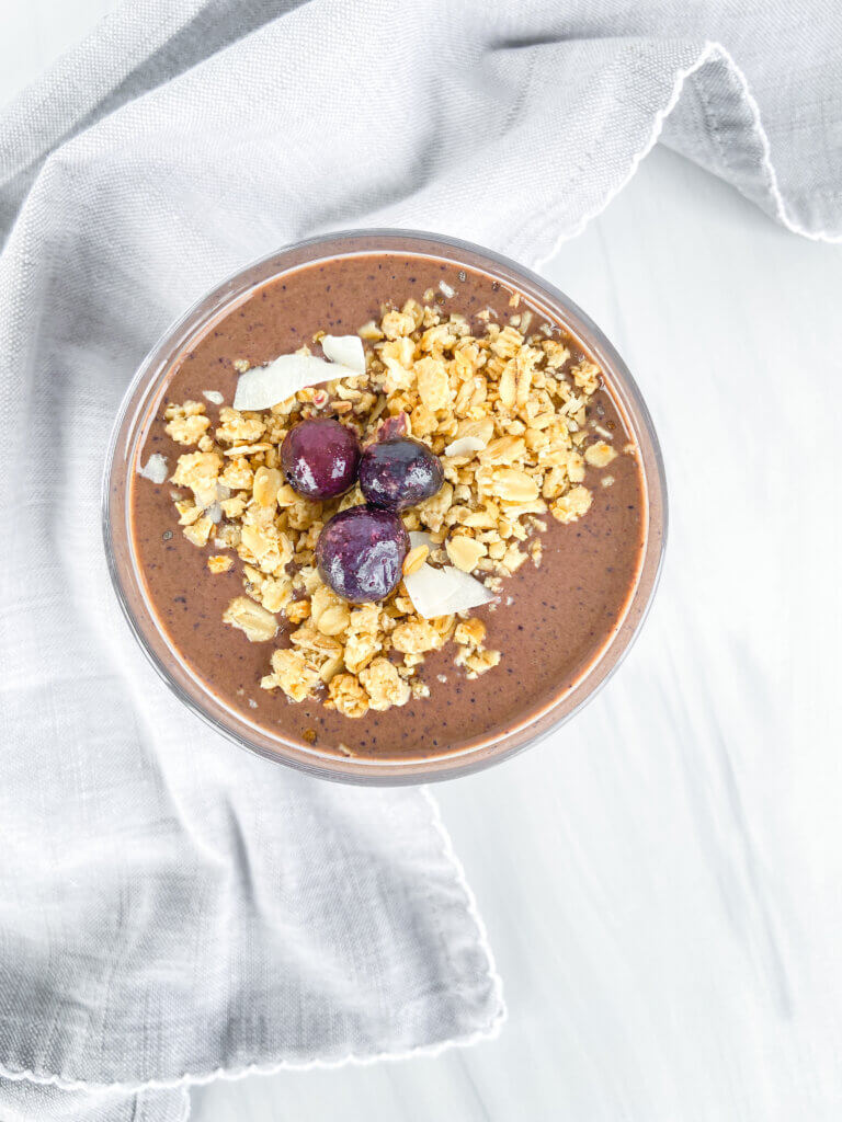 healthy chocolate blueberry smoothie