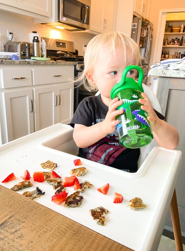 4-ingredient pancakes, baby-friendly, baby led weaning recipe, baby boy eating breakfast and drinking water 