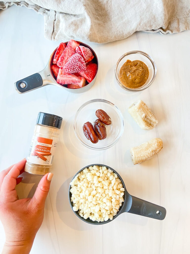 strawberry snickerdoodle smoothie recipe, overhead shot of ingredients